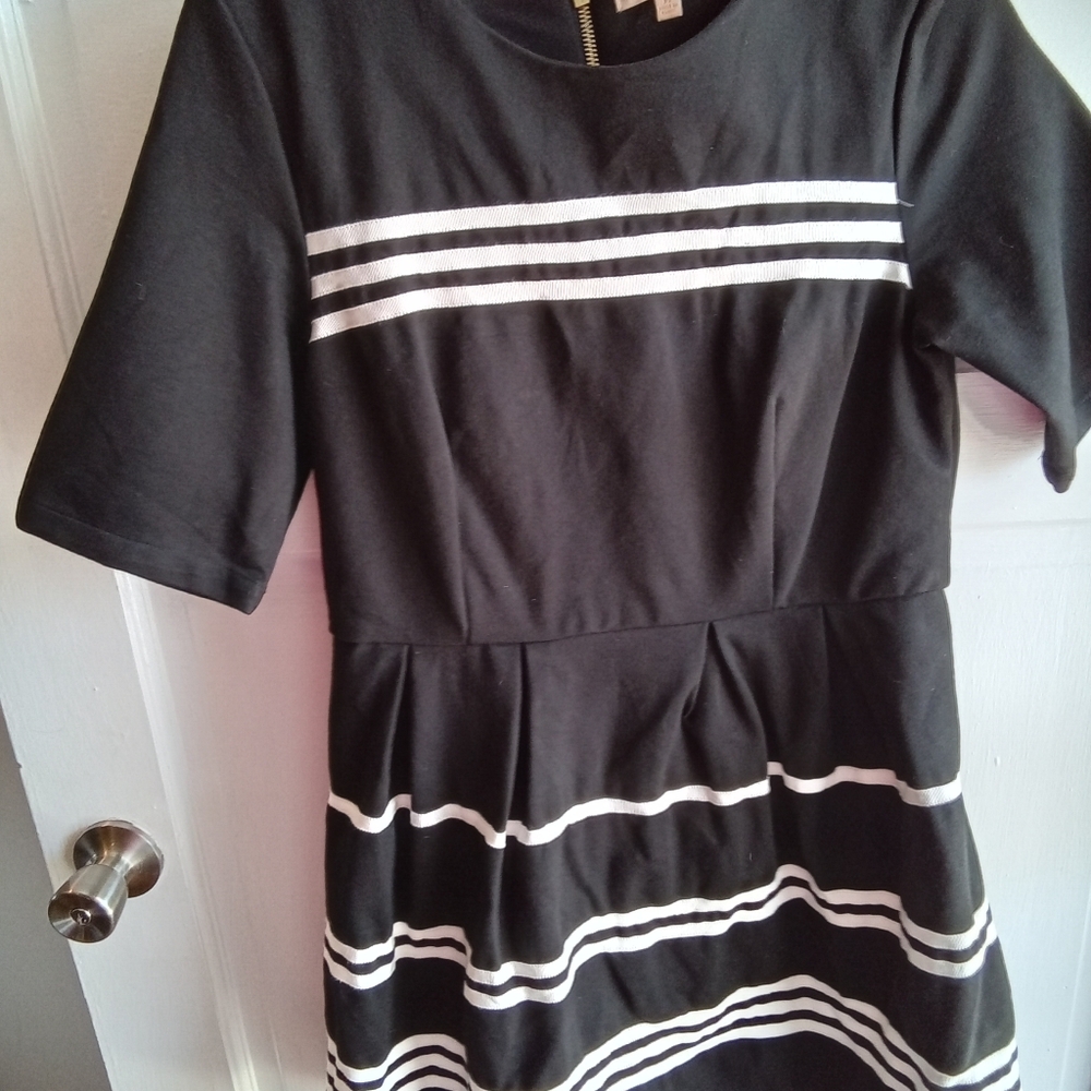 Gibson Latimere size M Stylish Black and White Dress